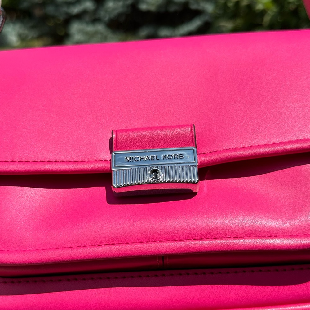Michael Kors Bradshaw Medium Leather Messenger Bag Dragonfruit Pink NWT - Picture 5 of 13